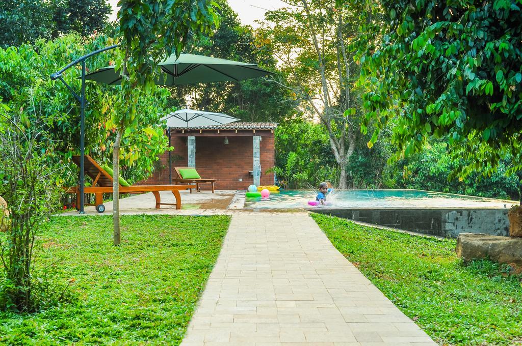 Garcinia Leaf Hotel Hikkaduwa Buitenkant foto
