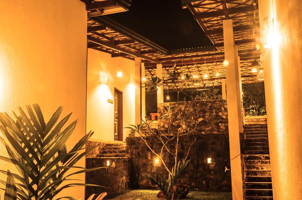 Garcinia Leaf Hotel Hikkaduwa Buitenkant foto