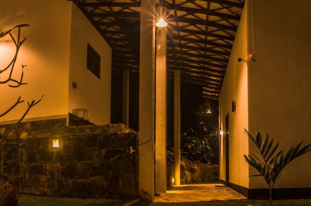 Garcinia Leaf Hotel Hikkaduwa Buitenkant foto