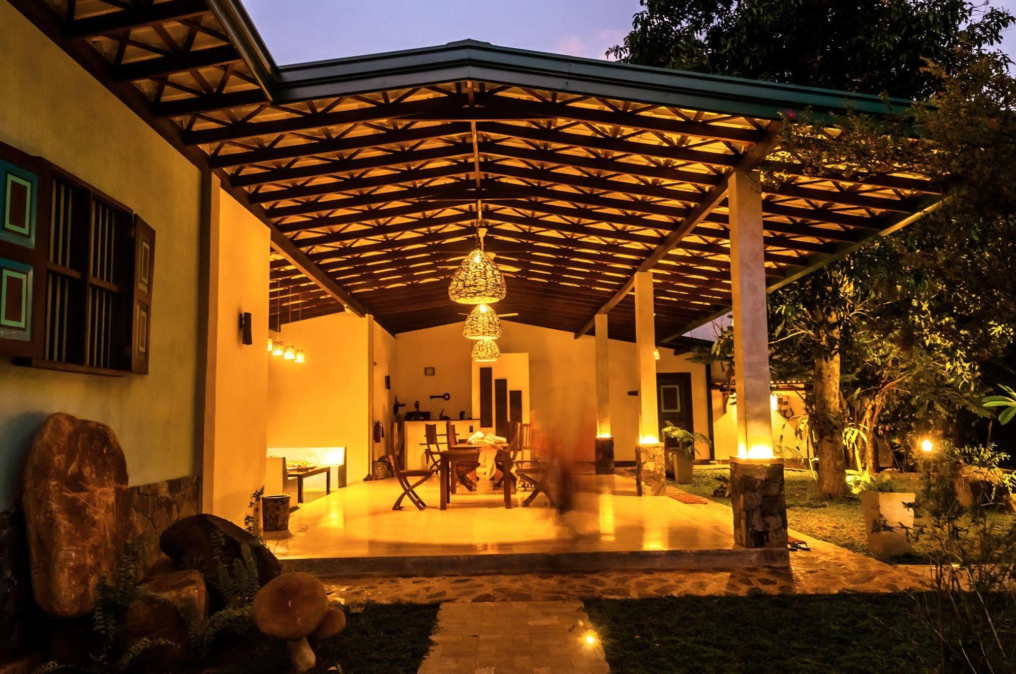 Garcinia Leaf Hotel Hikkaduwa Buitenkant foto