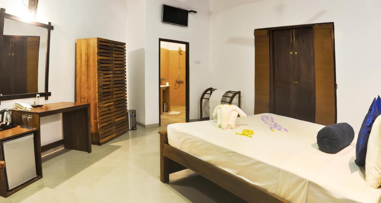 Garcinia Leaf Hotel Hikkaduwa Buitenkant foto