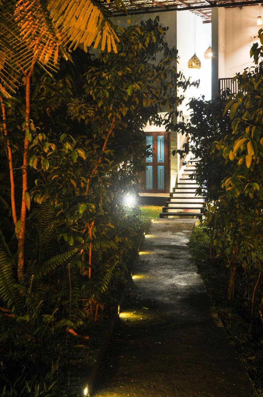 Garcinia Leaf Hotel Hikkaduwa Buitenkant foto
